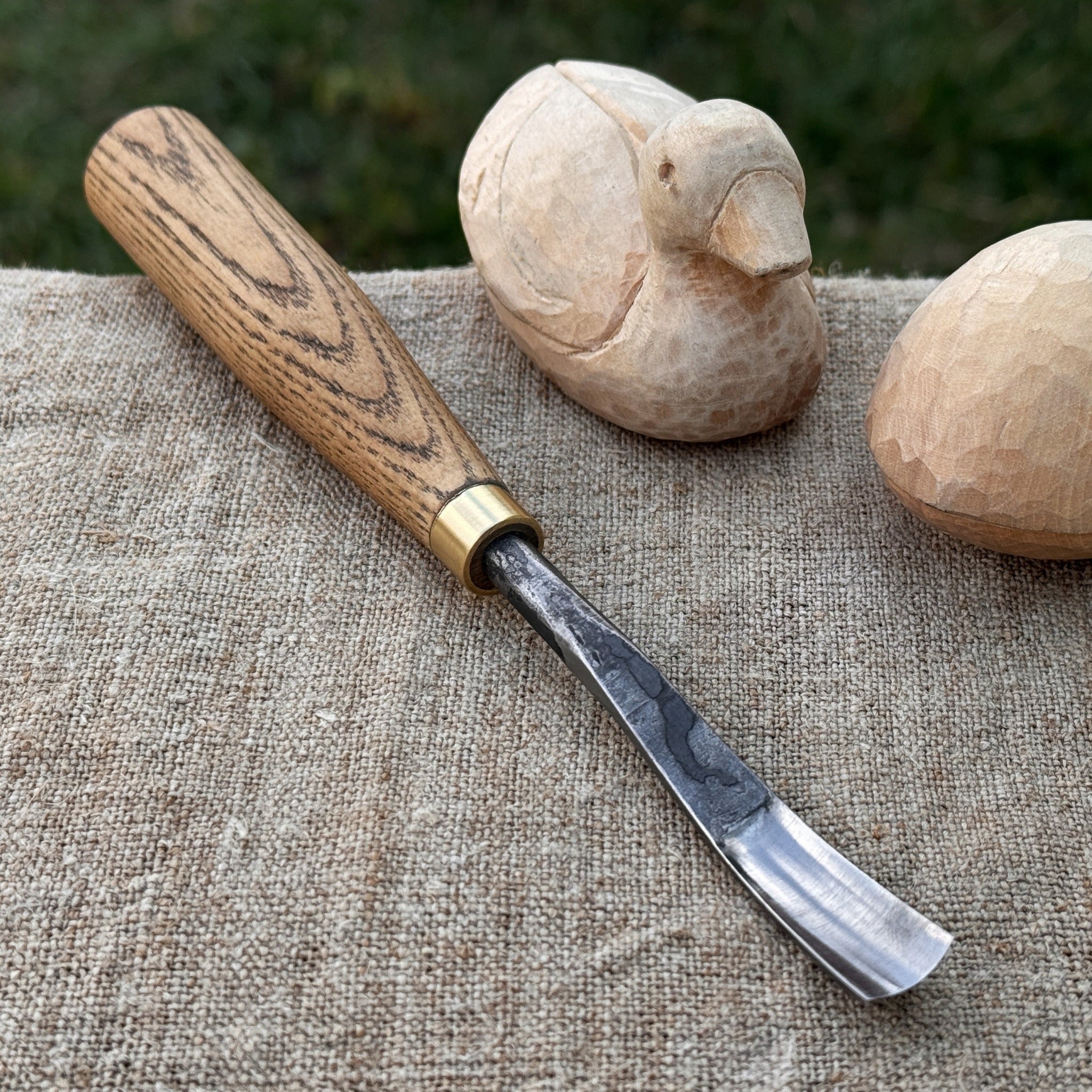 Curved Detail Carving Gouge – 8 mm / 12 mm (0.31 / 0.47 inches) - 11