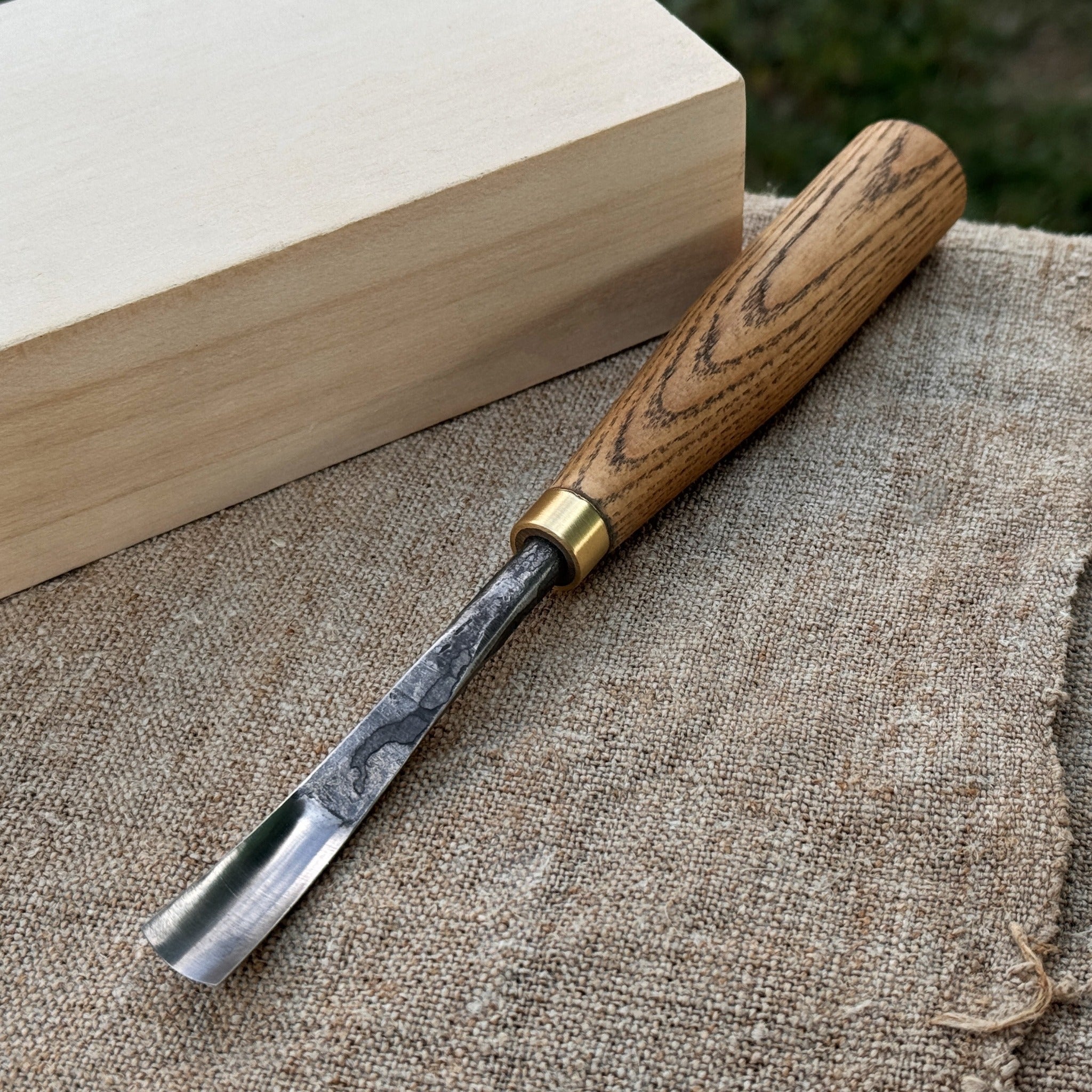 Curved Detail Carving Gouge – 8 mm / 12 mm (0.31 / 0.47 inches) - 13