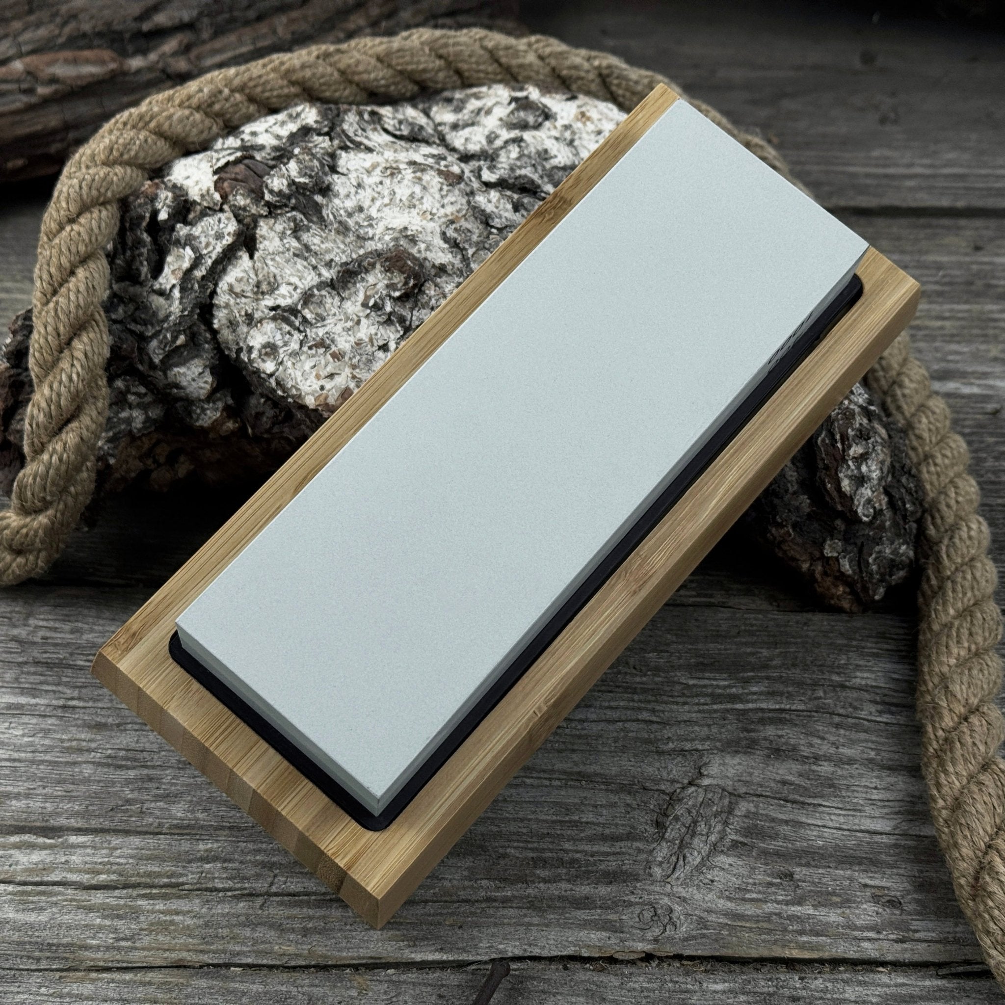 Double - Sided Sharpening Stone with Optional Wooden Stand – Grit 400 / 1000 - 9