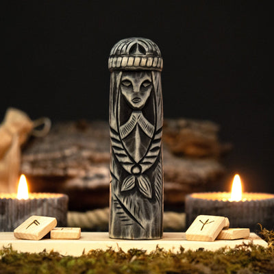 Hand-Carved Freyja Figurine – 14 cm (5.7 inches) Wooden Scandinavian Goddess Statue - 2