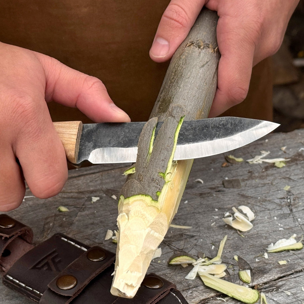 Hand-Forged Bushcraft Knife, 10 cm (3.9 in) Blade with Leather Sheath - 6