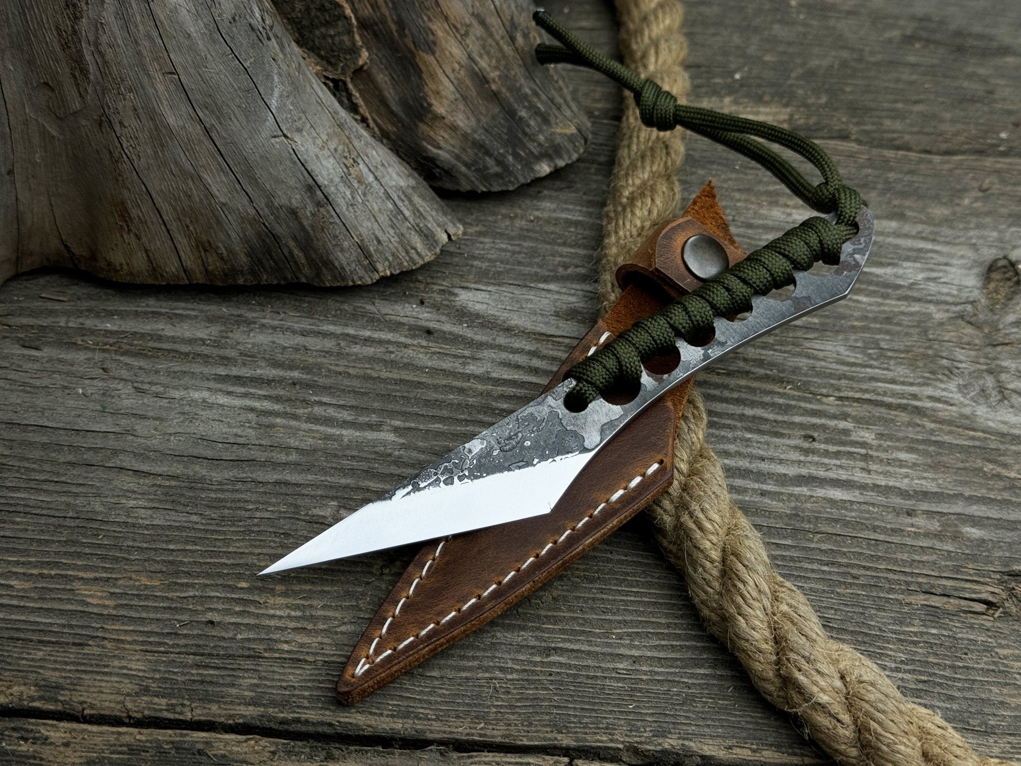 Hand - Forged Throwing Knife, 16 cm (6.3 inches) - 1