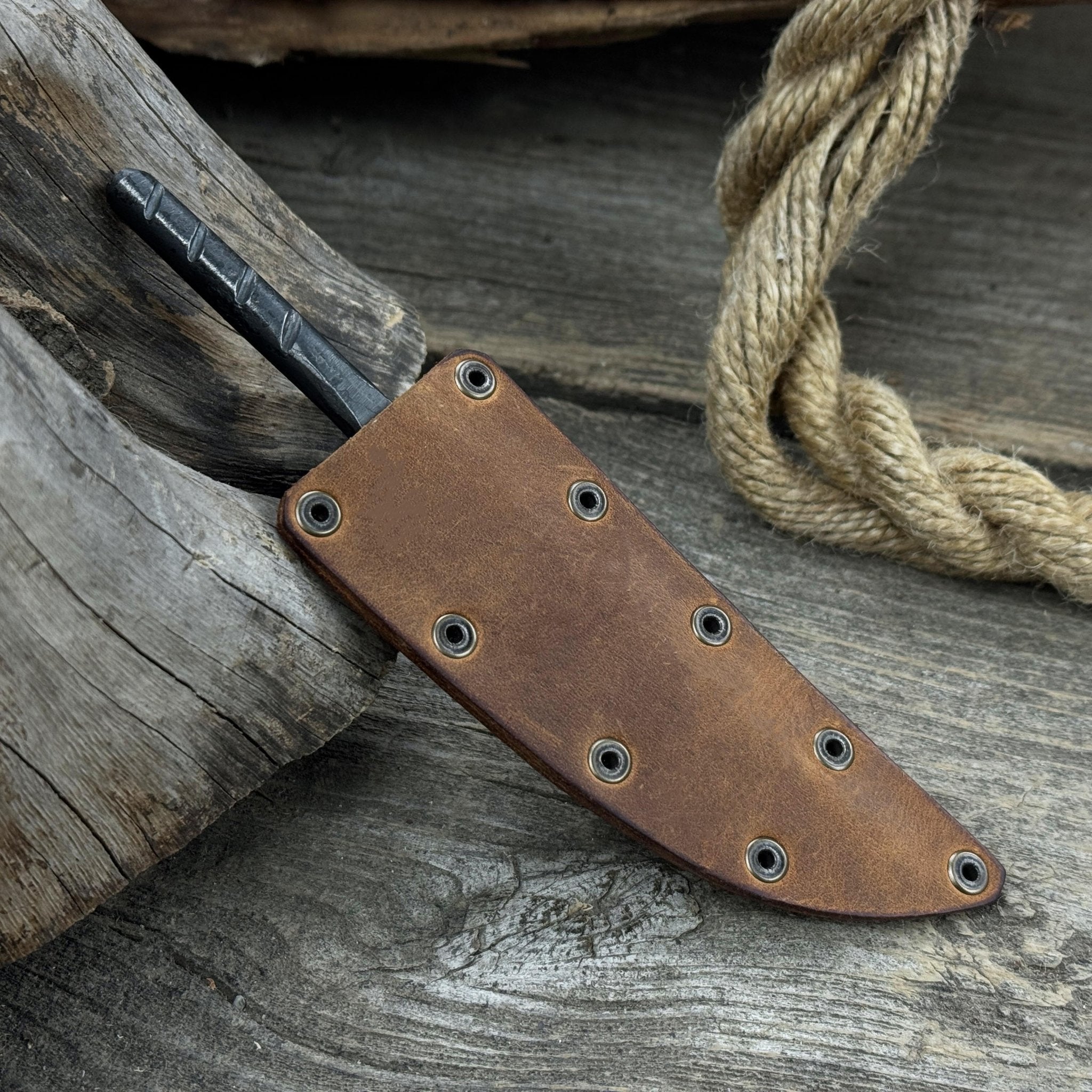 Hand - Forged Yakut Blade with Leather Sheath, 10 cm (3.93 inches) - 2