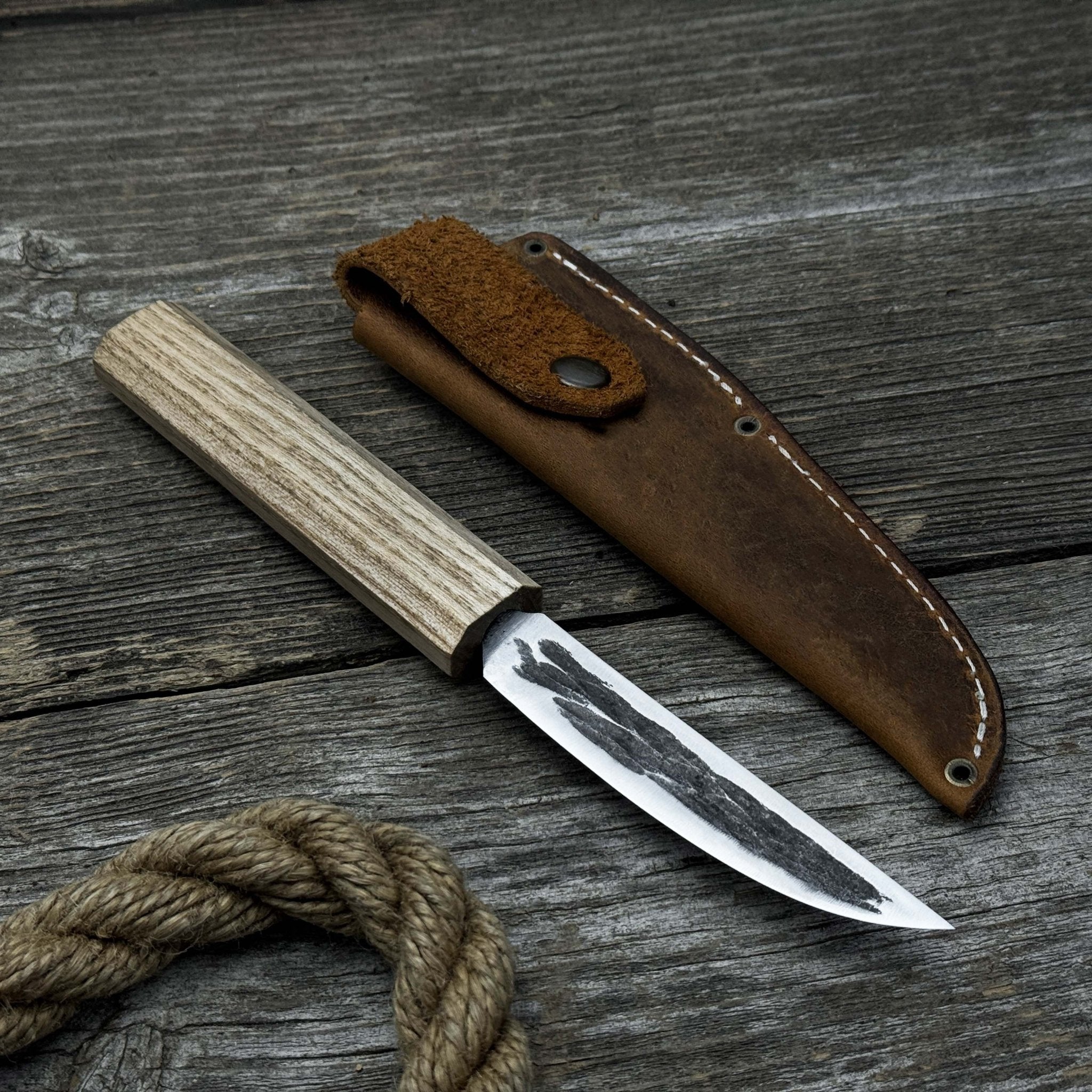 Hand - Forged Yakut Knife with Leather Sheath, 9.5 cm (3.74 inches) - 1