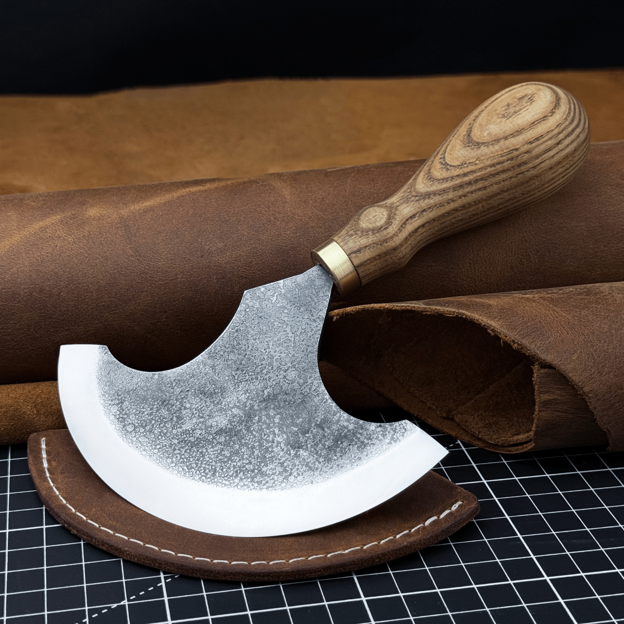 Large Leather Round Knife, 12.5 cm (4.9 inches) - 1