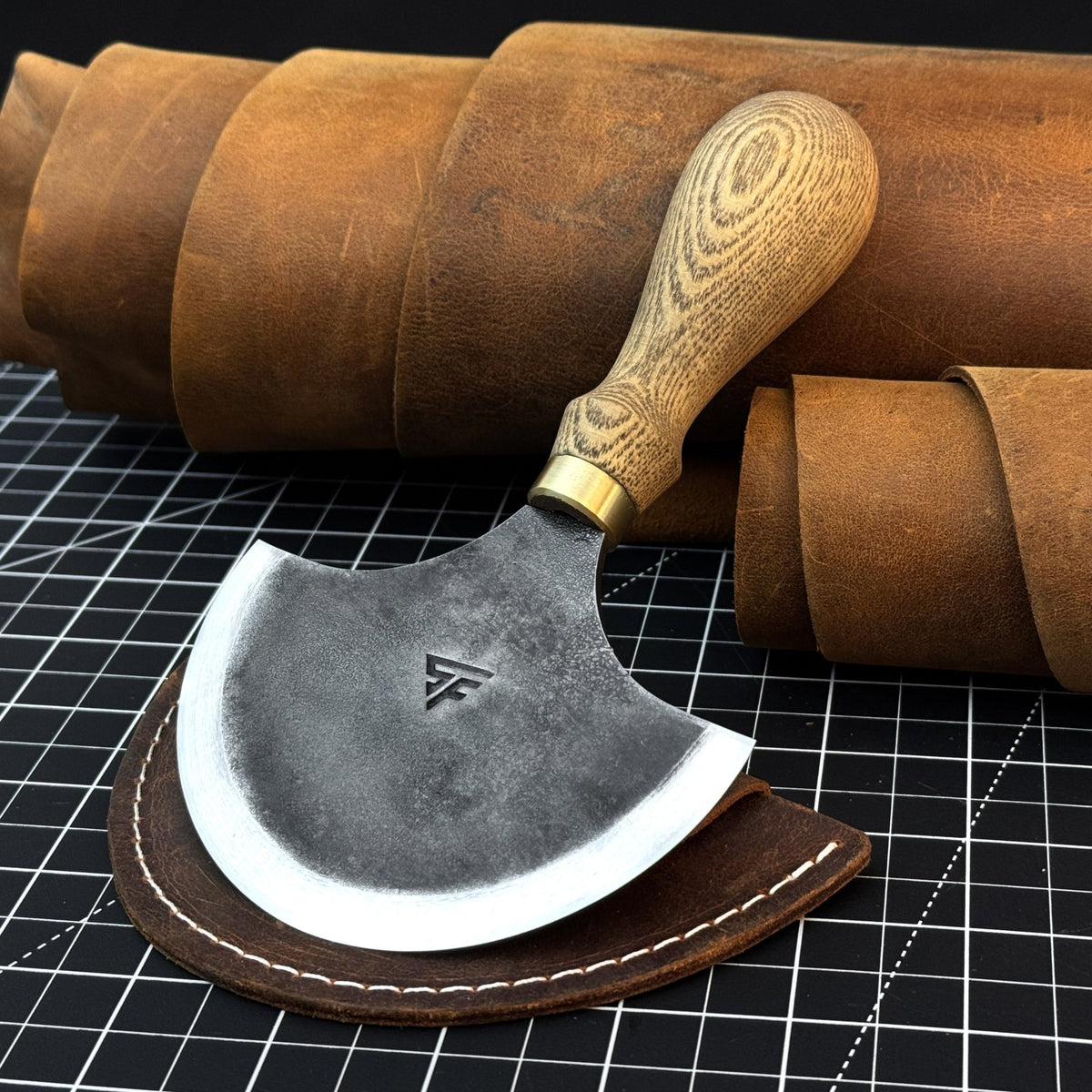 Leather Round (Half Moon) Knife, 10.5 cm (4.1 inches) - 1