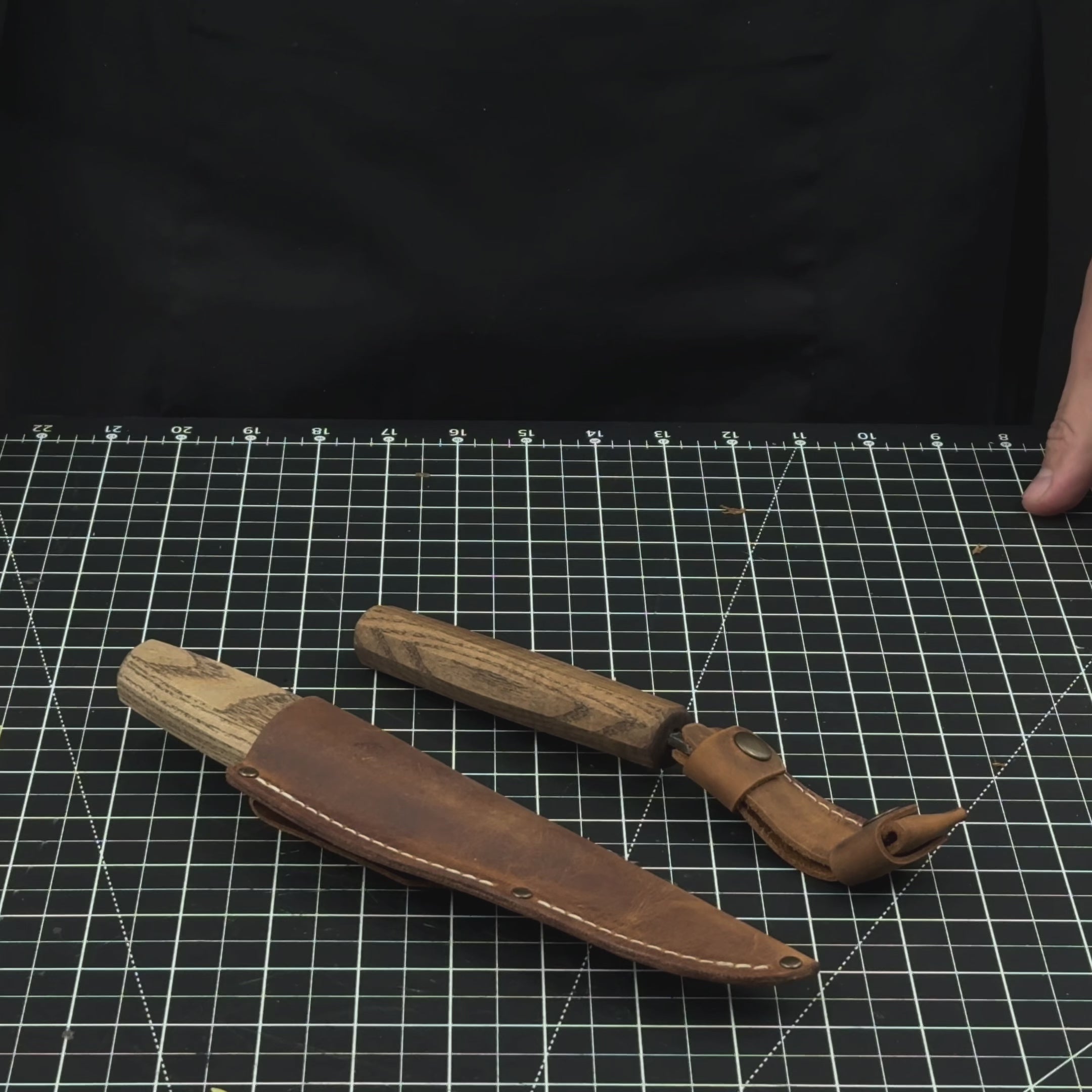 2-Piece Wood Carving Knife Set with Leather Sheaths - Sharky