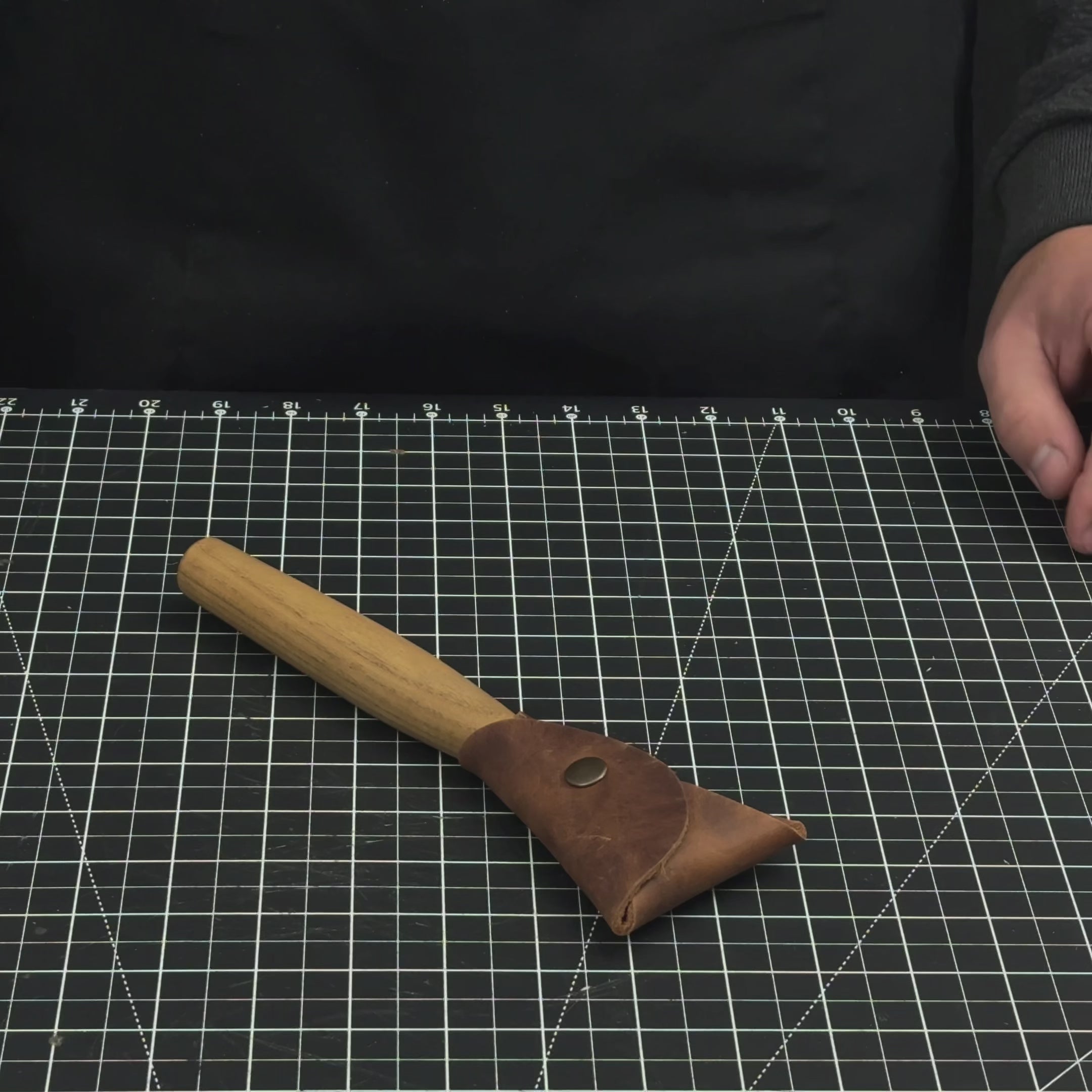 Couteau à découper Scorpion, ⌀3,5 cm (1,4 pouces)