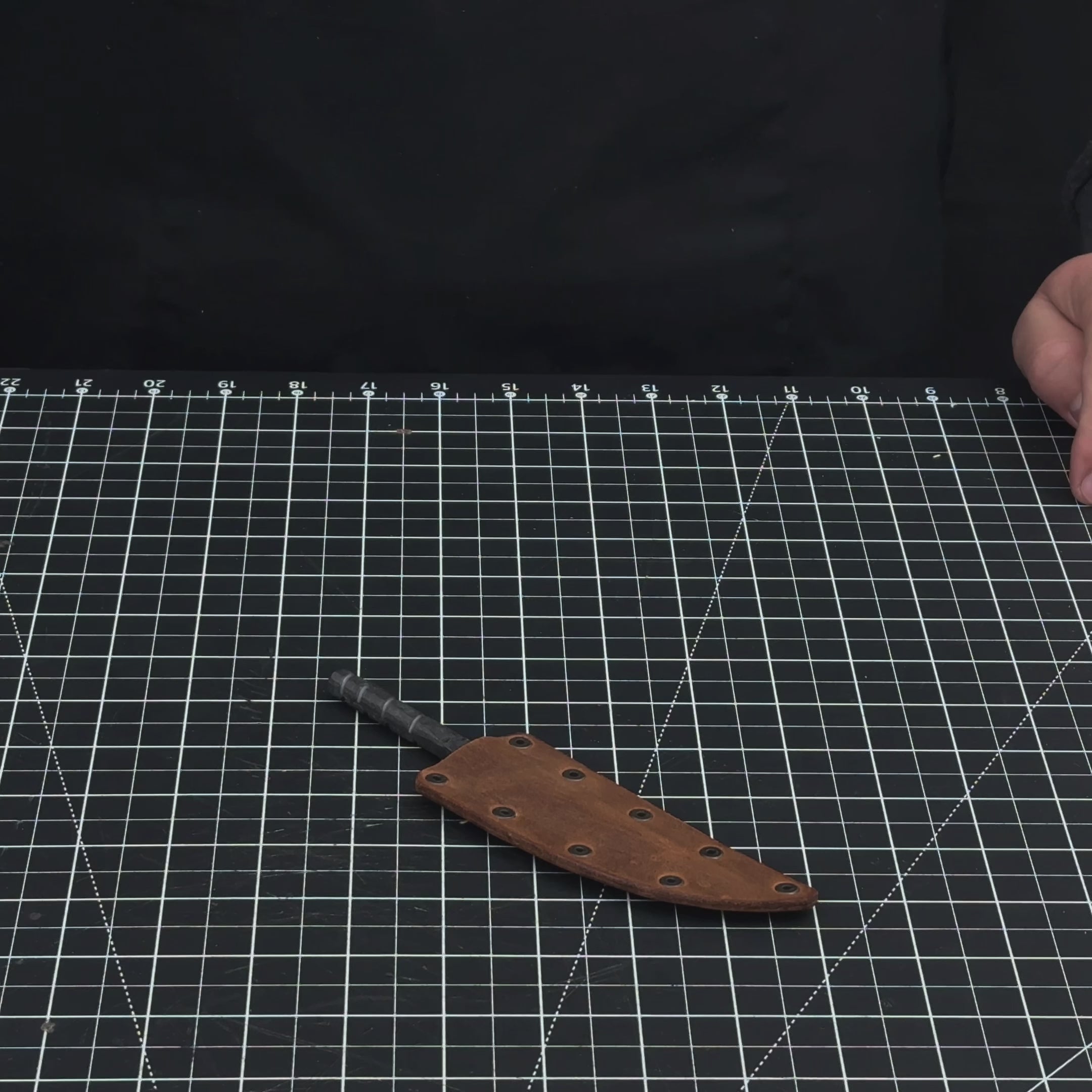 Hand-Forged Yakut Blade with Leather Sheath, 10 cm (3.93 inches