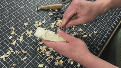 Handgeschnitzte Loki-Figur – 14 cm (5,7 Zoll) Holzstatue des nordischen Gottes der List