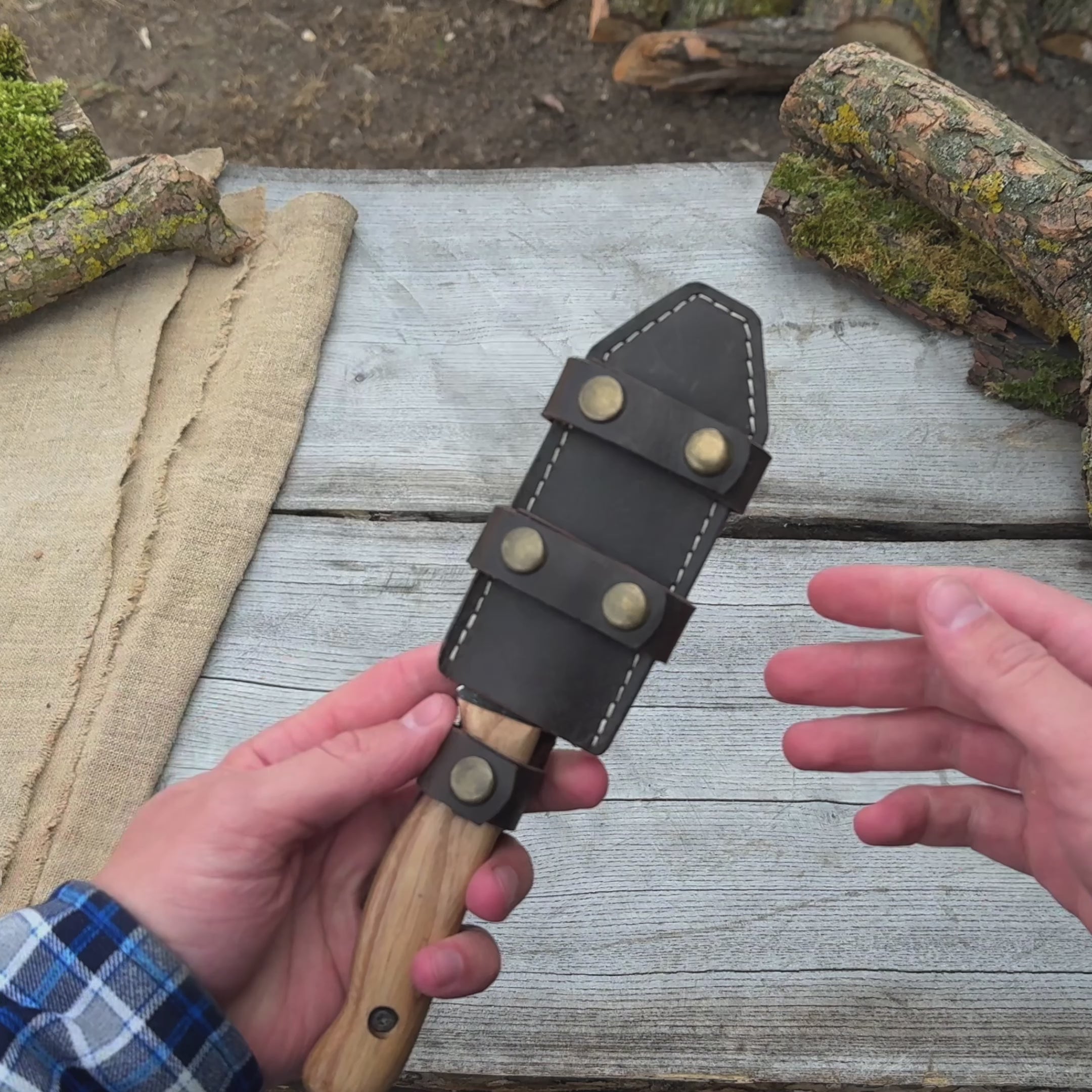 Handgeschmiedetes Bushcraft-Messer, 10 cm (3,9 in) Klinge mit Lederscheide