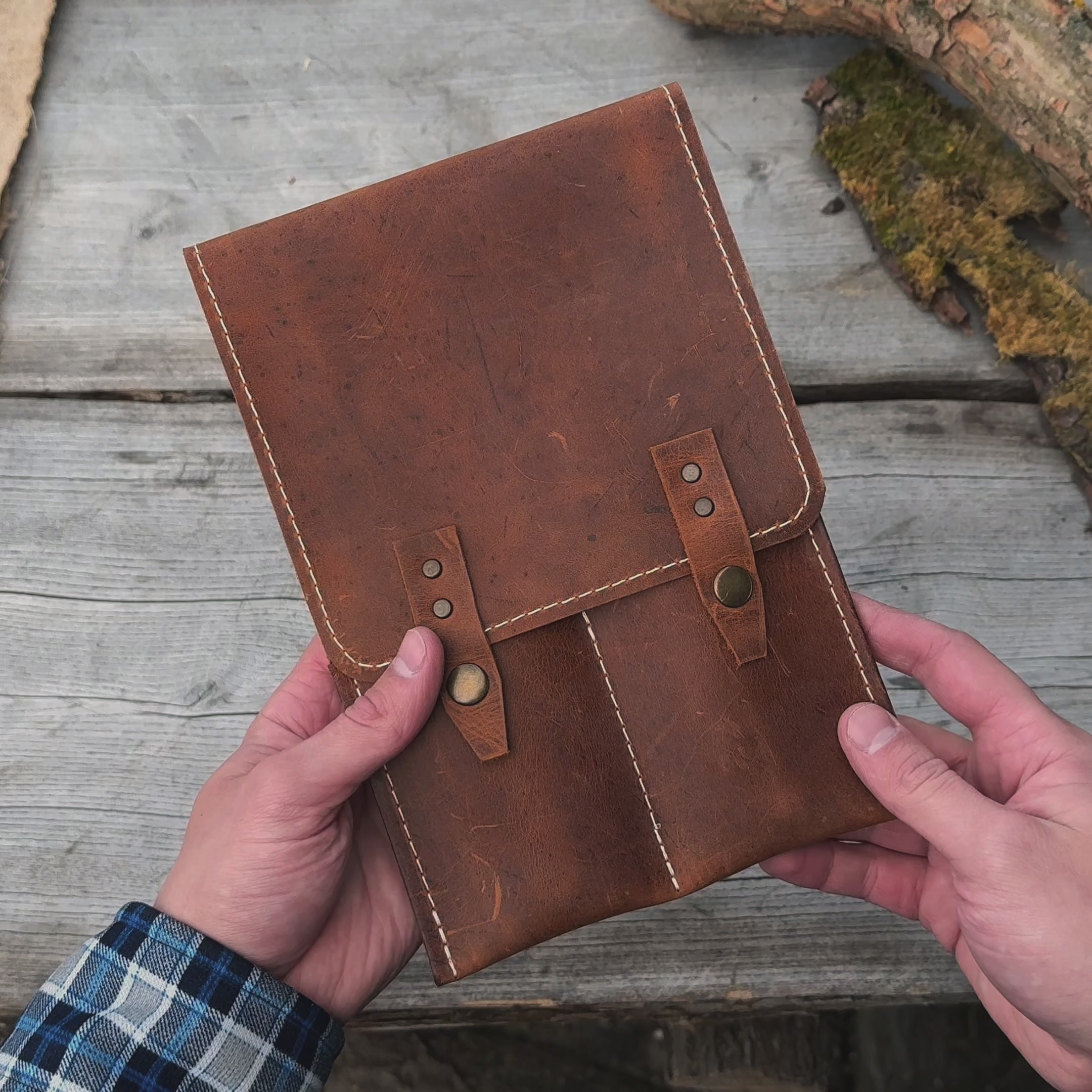 Läderfodral med 2 fickor för verktyg