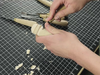 Thor Holzfigur – 14 cm (5,7 Zoll) Handgeschnitzter nordischer Gott des Donners und der Stärke