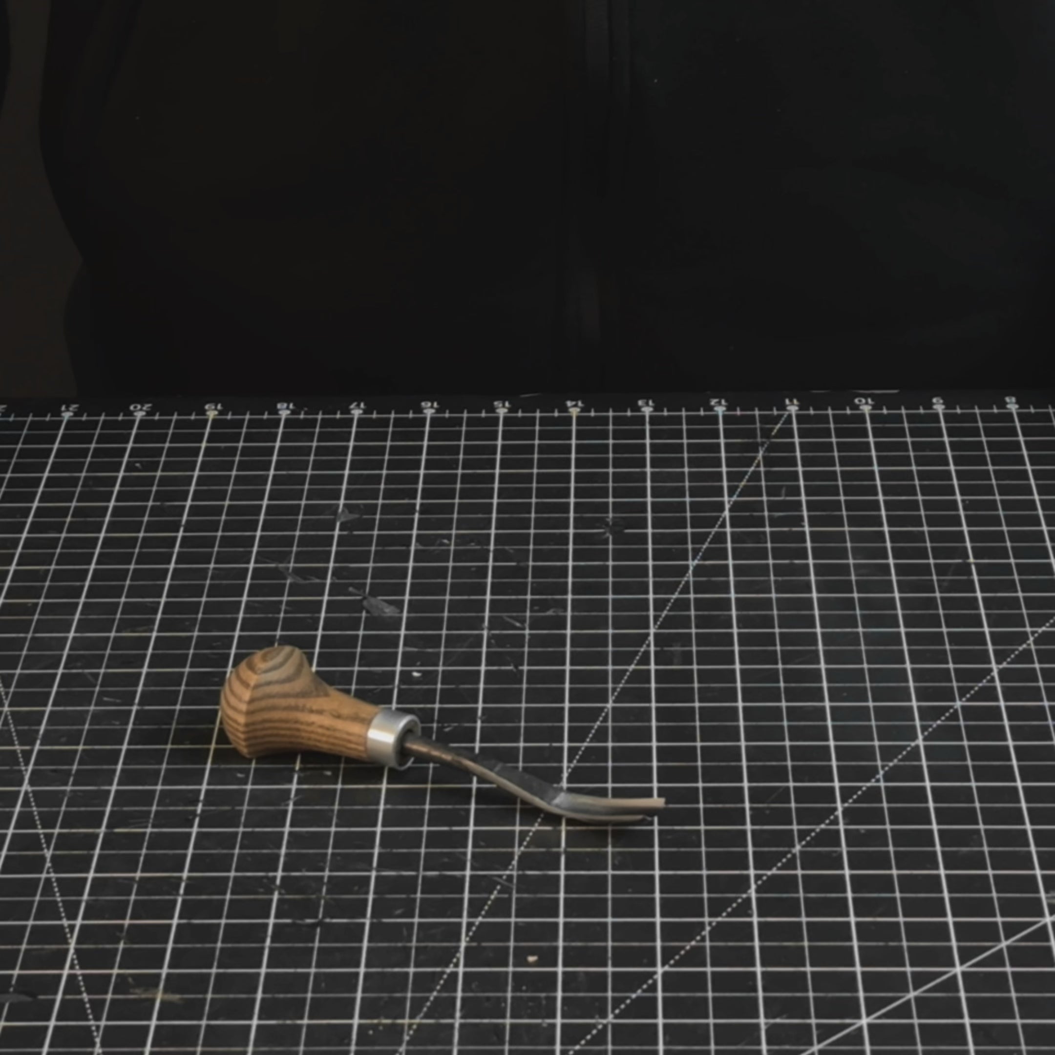 Gouge à sculpter courbée avec manche en paume – 8 mm / 12 mm (0,31 / 0,47 pouces)