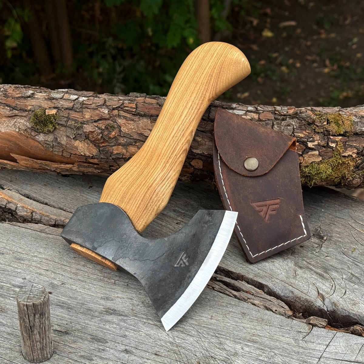 Small Carving Axe with Leather Sheath, 0.47 kg (1 lb) - 1