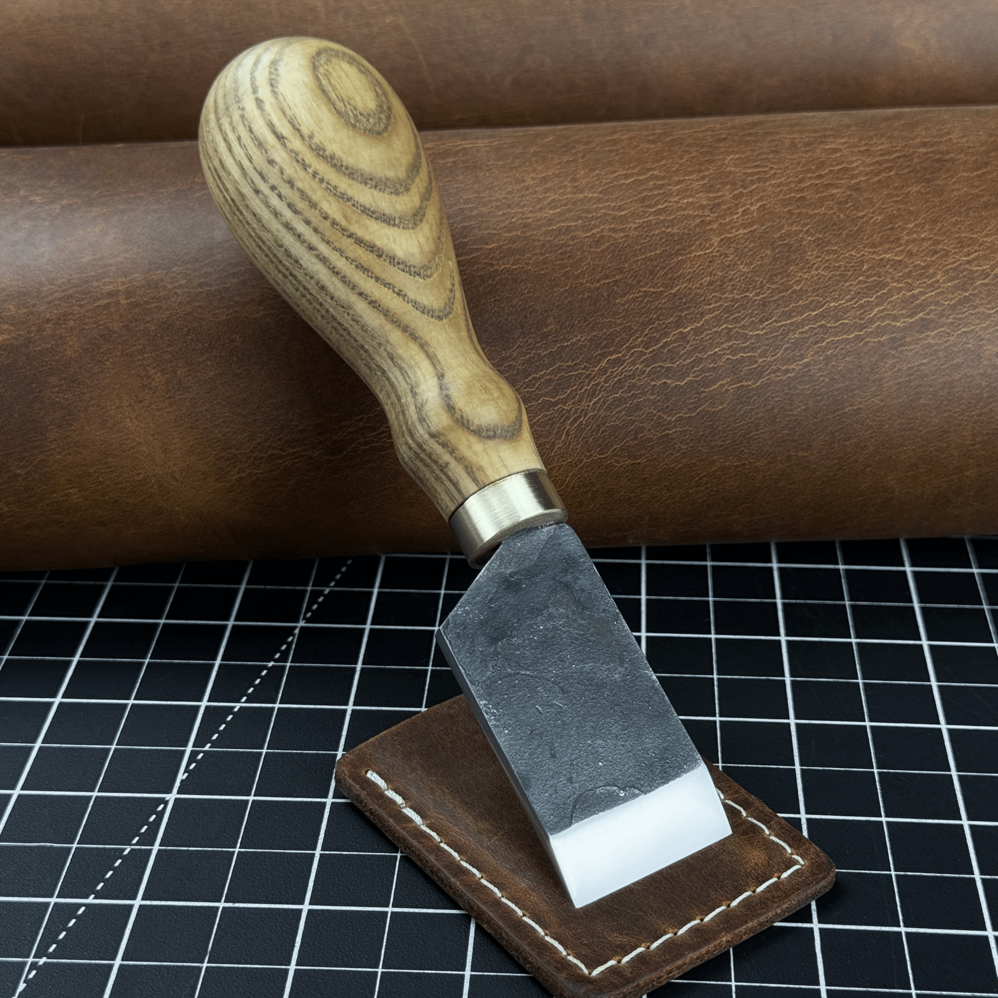 Straight Leather Skiving Knife, 3 cm (1.18 inches) - 1