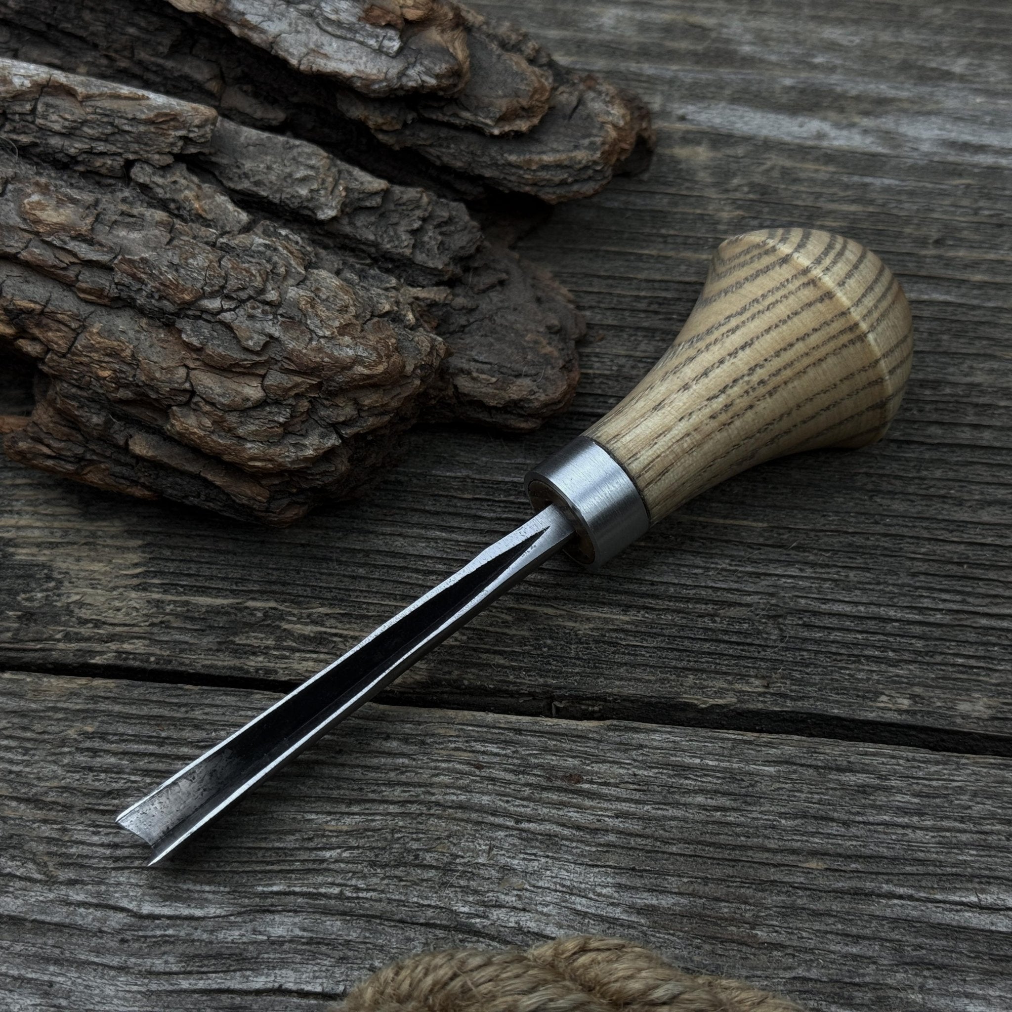 V - Parting Chisel 60 Degree with Palm Handle, 6 mm (0.24 inches) - 8